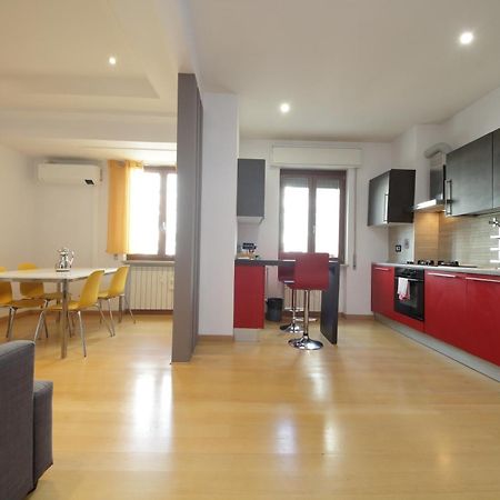 Cozy And Comfy Apartment In Piramide Metro Stop Rom Exterior foto