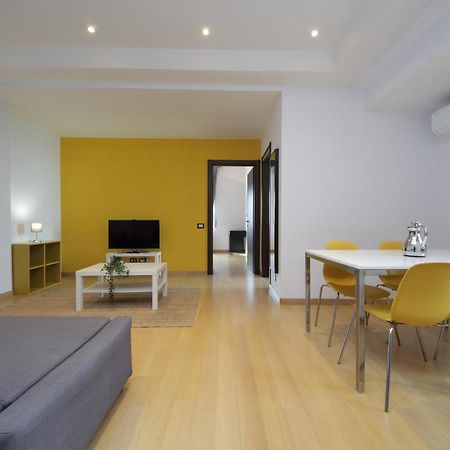 Cozy And Comfy Apartment In Piramide Metro Stop Rom Exterior foto
